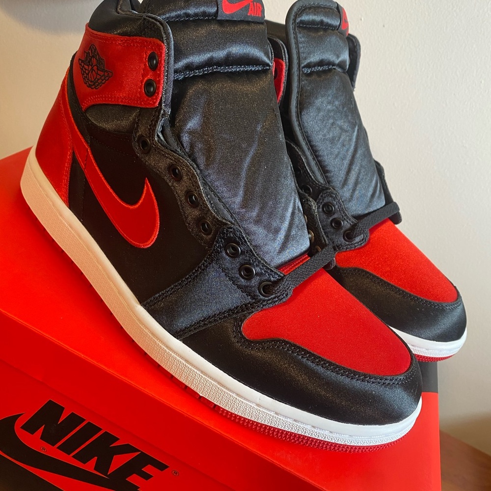 Jordan 1 Retro High OG Satin Bred